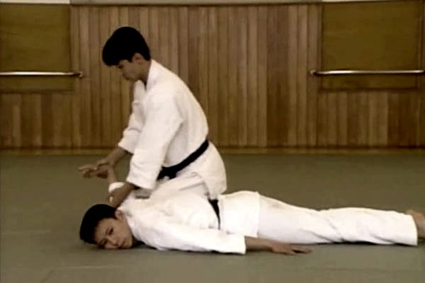 Ushiro Waza Ryohiji Mochi Ikkajo Osae (1)(2)